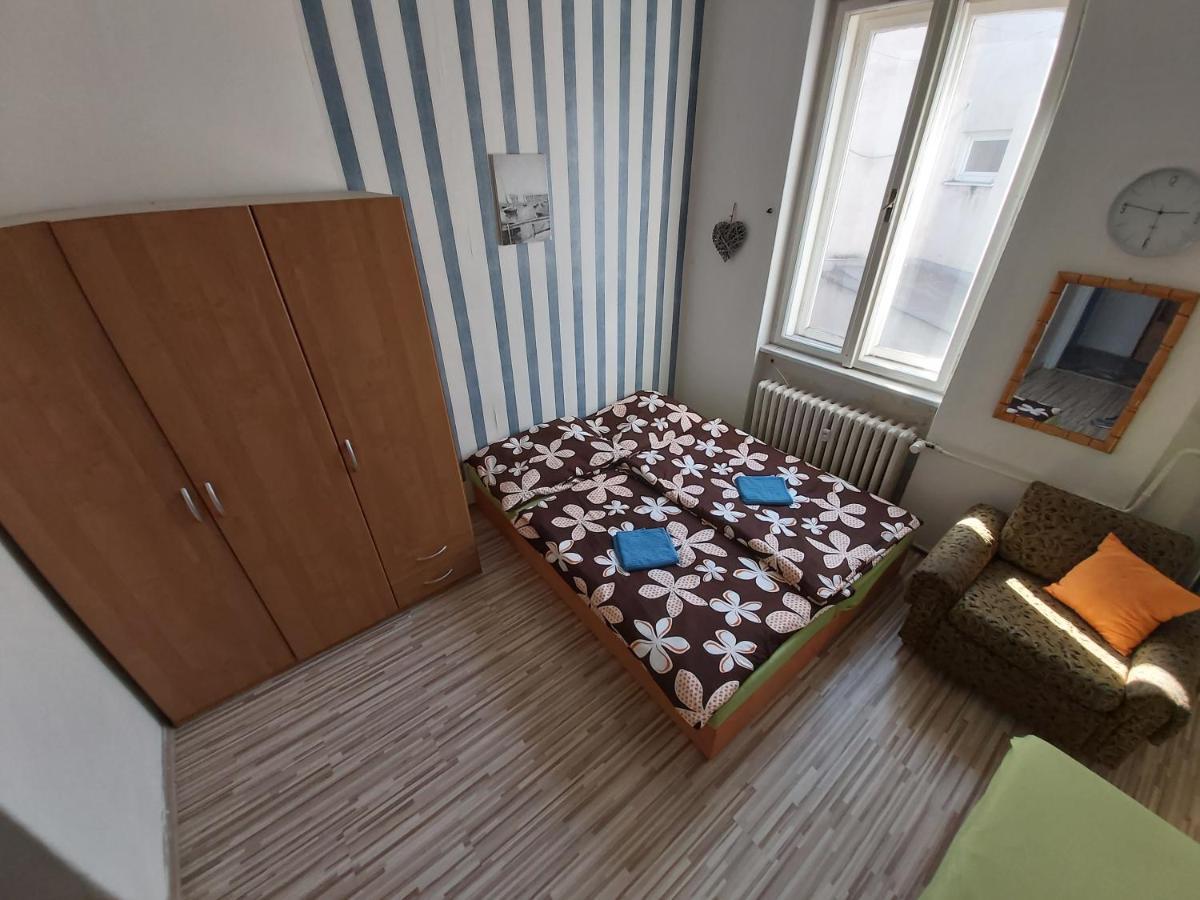 Easy Backpacker Old Town Apartment Kosice Bagian luar foto